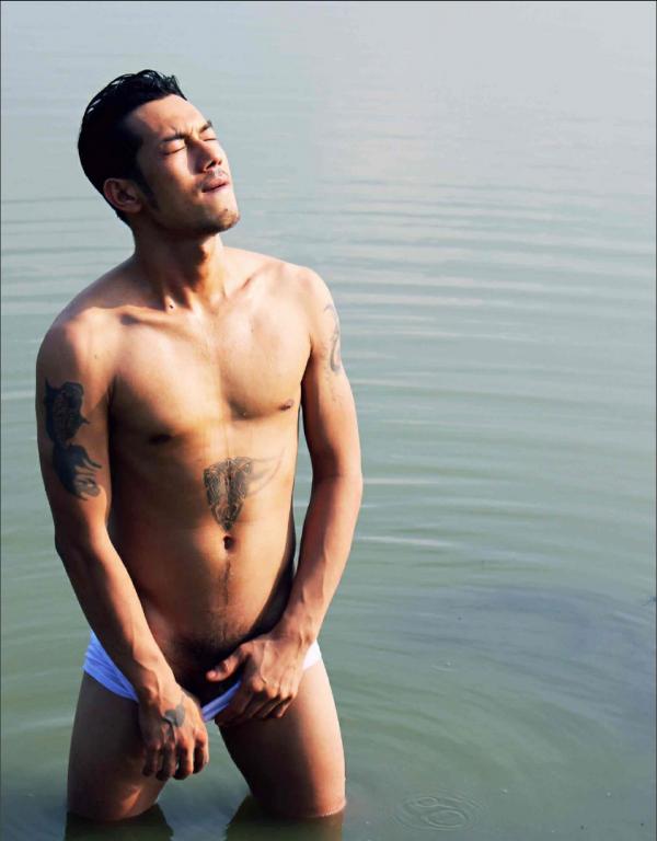 MAN-OMG-3---Guy-On-Hot-Street